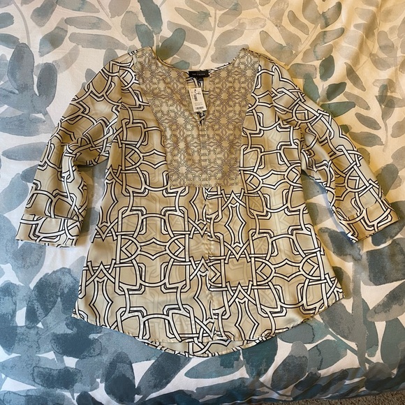Patterned Blouse - Picture 2 of 5